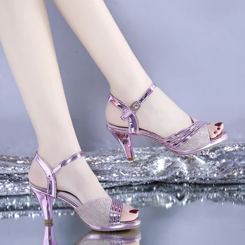 2022 Yaz Yeni Stil İngiliz Tarzı Balık Ağzı Toka Moda Burnu açık Sandalet Kadın Moda Rahat Yüksek Topuklu 1
