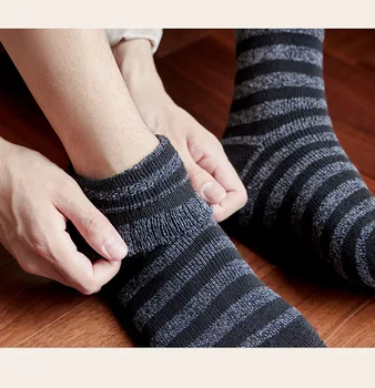 5 Pairs Erkekler Sonbahar Ve Kış Kalınlaşmış Orta tüp Çorap Yeni Nefes Ve Rahat Çizgili Spor Yüksek Kaliteli Pamuk Çorap
