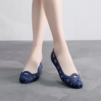 2022 Yeni Yaz Kadın Sandalet İçi Boş düz ayakkabı Kadın Sandalet Üzerinde Kayma Moda Yumuşak ışık Slaytlar Bayanlar Rahat plaj ayakkabısı