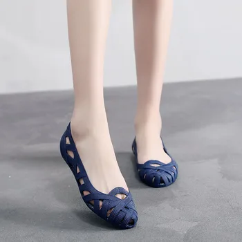 2022 Yeni Yaz Kadın Sandalet İçi Boş düz ayakkabı Kadın Sandalet Üzerinde Kayma Moda Yumuşak ışık Slaytlar Bayanlar Rahat plaj ayakkabısı 2