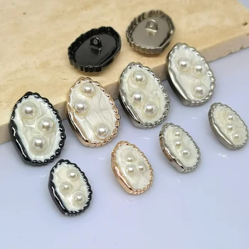 Benzersiz Tasarlanmış Kabuk Şekli Düğmeleri Giyim Yüksek Kaliteli Metal Moda Dekor İnci Düğme Kadınlar İçin Elbise Dikiş Kavramları DIY