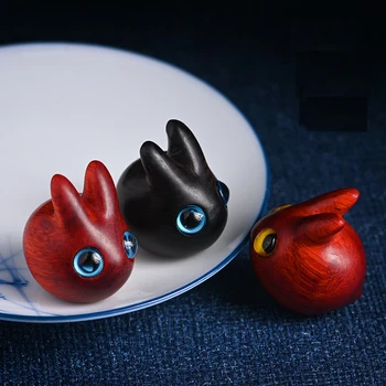 Kawaii Tavşan Minyatür Figürler Kırmızı Sandal Ağacı Oyma Heykel El Sanatları Masası Süsler Peri Bahçe Odası Dekor doğum günü hediyesi