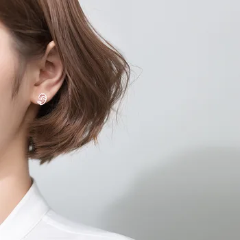 MloveAcc 100 %925 Ayar Gümüş Basit Kız Yüz Saplama Küpe Kadınlar için Parti Nişan Gümüş moda takı