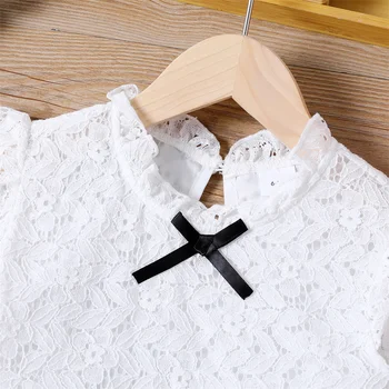 PatPat 2 adet Çocuk Kız Dantel İlmek Tasarım Fırfır Yaka Çarpıntı kollu beyaz tişört ve Puanl Etek Seti