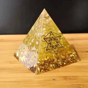 Orgonit piramidi Sembolize Şanslı Sitrin Piramidi Enerji Dönüştürücü Toplamak için Servet ve Refah Meditasyon Reçine Dekor