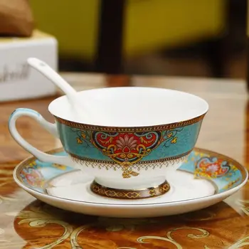 Kraliyet Tarzı Altın Üst Sınıf Kemik Çini Kahve Fincanı Zarif Avrupa çay bardağı seti ve altlık Öğleden Sonra Çay Çay Fincanı Güzel Hediye