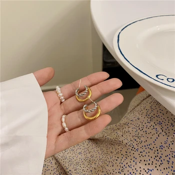 AOMU Altın Gümüş Renk Kontrast Koleksiyonu Çok katmanlı Düzensiz Metal Zincir Ekleme Kalp C Şekli Küpe Kadınlar Takı için