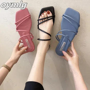Terlik kadın yaz 2021 Kore versiyonu yeni kare ayak düz topuk şeker renk moda dış giyim sandalet terlik 2