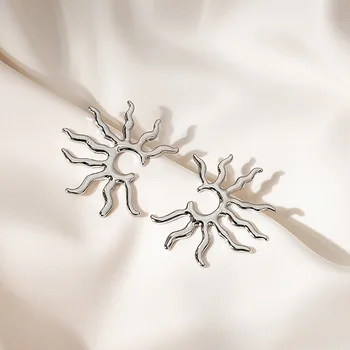 Yeni Trend Güneş Çiçek düğme küpe Kadınlar için Mizaç Aksesuarları Vintage Altın Gümüş Moda Vintage Küpe Takı Hediye
