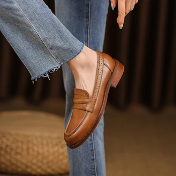 Yeni 2022 Hakiki Deri Kadın Ayakkabı Retro Yuvarlak Ayak Oyma Brogues Kalın Topuk Slip-On loafer ayakkabılar Kadınlar için Zapatos De Mujer 3