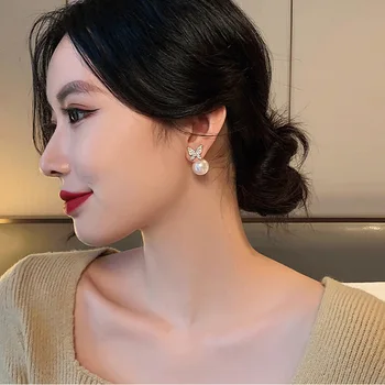 Kore versiyonu moda sıcak satış küpe basit mizaç kristal kelebek inci kulak tırnak Küpe kadın Üreticileri