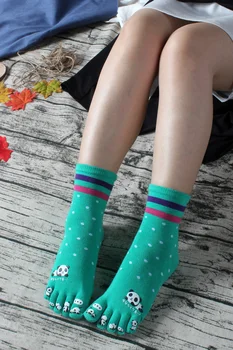 3 Pairs Japon Çorap Orta varil Beş Parmak Çorap kadın Sevimli Pamuk 5 Ayak Pamuk Karikatür Panda Çorap Ayrı Ayak Parmakları İle