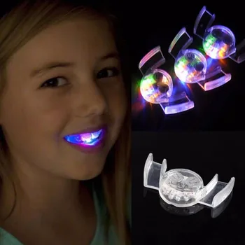 Glow Diş Komik led ışık Çocuk Çocuk Light-up Oyuncaklar Yanıp Sönen Flaş Brace ağız koruyucusu Parça Glow Parti Malzemeleri
