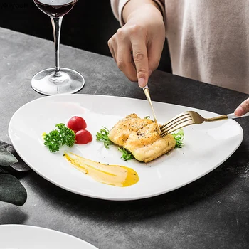 Iskandinav Beyaz seramik tabak Üçgen Şekilli Yemek Tabağı Yaratıcı Restoran Tepsisi Mutfak Malzemeleri yemek masası Sofra