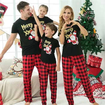 Noel Aile Eşleştirme Pijama Pijama Setleri Merry Xmas Sloganı Santa T-shirt Ve Kırmızı Kareli Uzun pantolon