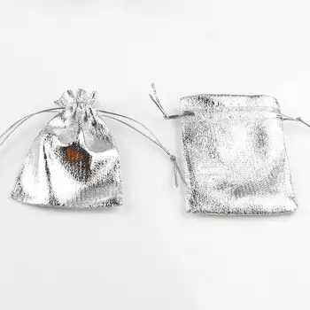 50 adet / grup Takı Ambalaj Gümüş Renk Folyo Kumaş İpli noel hediyesi Ambalaj hediye keseleri Düğün hediye keseleri Torbalar 7x9cm