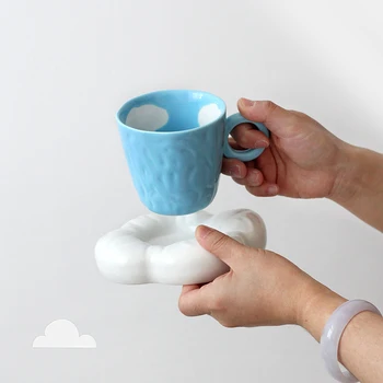 Yaratıcı El Boyalı Bulut Kahve bardak ve altlıklar Sıraltı Seramik Çay Süt Kupa Çanak Sofra Benzersiz Arkadaşlar İçin Hediyeler