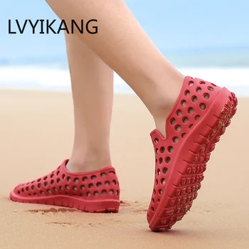 2020 Kadın Yaz Ayakkabı Bayanlar Plaj Kadın Düz Sandalet Kauçuk Kadın Plaj Sandalias Unisex Delik Ayakkabı Hastane Ayakkabı Sandalet