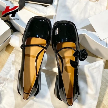 2022 Kadın düz ayakkabı Siyah deri ayakkabı Çiçek Mary Jane Ayakkabı Kare Ayak Kare Topuk Bahar Sonbahar