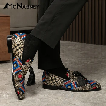 Loafer'lar El İşlemeli Dekoratif Lüks Ayakkabı Erkekler için Püsküller Sivri düz ayakkabı Zarif Erkek Elbise Ayakkabı Sosyal Ayakkabı Erkek