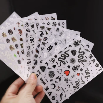 Nail Art Sticker İskelet ve Yılan Baskı Beyaz Siyah Renk 3D Serin Manikür Güzellik Araçları Kendinden Yapışkanlı Tırnak Çıkartmaları