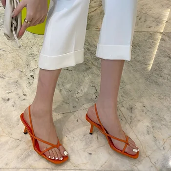 2021 Yaz Yeni Varış Kadın İnce Yüksek Topuklu Sandalet Tasarımcı Turuncu Beyaz Orta Topuklu Flip Flop Sandalet Kadın parti ayakkabıları 2