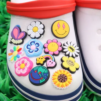 1-12 Adet Çiçek Gökkuşağı Kelebek Toprak Ayçiçeği Krizantem Croc Jıbz Ayakkabı Takılar PVC Aksesuarları Süslemeleri DIY Bileklikler