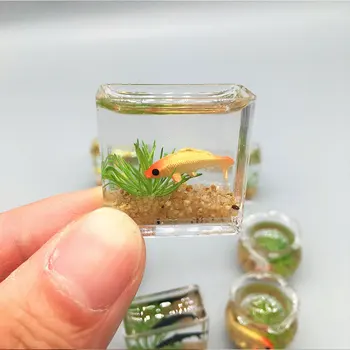 1 ADET Mini Balık Tankı 1: 12 Ölçekli Minyatür Akvaryum Modeli Dollhouse mobilya süsü Peri Manzara masa süsü Rastgele Renk 4
