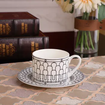 Kaliteli Porselen kahve fincanı Tabağı İle Lüks Doğum Günü Düğün Hediyesi Mutfak Parti Sofra Modern Öğleden Sonra çay bardağı Seti