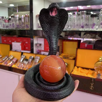 Servet Yılan Şanslı Maskot Reçine Cobra Heykeli Oturma Odası Şarap Dolabı Dekorasyon Kristal Top Ekran Standı El Sanatları Süsler