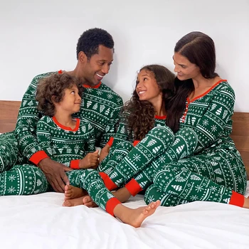2022 Yeşil Çiftler Noel Pijama Aile Eşleştirme Kıyafetler Anne Çocuk Giysileri Noel Pijama Aile Giyim Seti 0