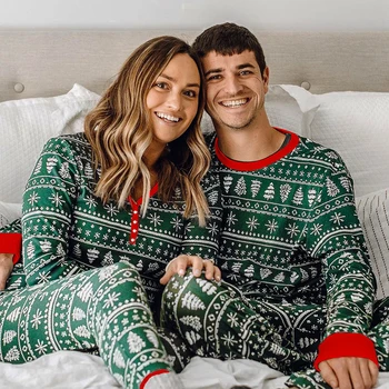 2022 Yeşil Çiftler Noel Pijama Aile Eşleştirme Kıyafetler Anne Çocuk Giysileri Noel Pijama Aile Giyim Seti 4