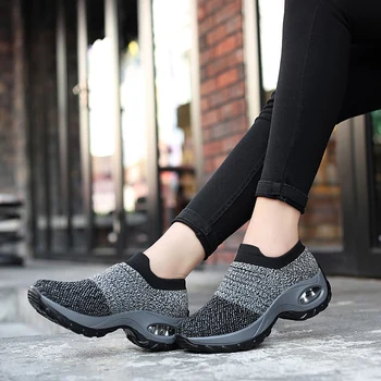Kadın vulkanize ayakkabı Yüksek Kalite Kadınlar Sneakers kaymaz hava yastığı Ayakkabı Hafif ve Nefes yürüyüş çorapları