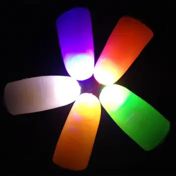 Sihirli led ışık Up Magic Trick Prop başparmak lamba ucu ışık flaş ışığı Başparmak yakın büyücüler profesyonel oyuncak kırmızı mavi gökkuşağı